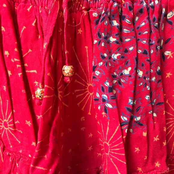 Flowy Patterned Shorts - Picture 2 of 4